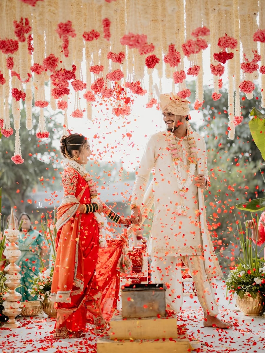 Stunning wedding entrance design in Surat (Theme 90)